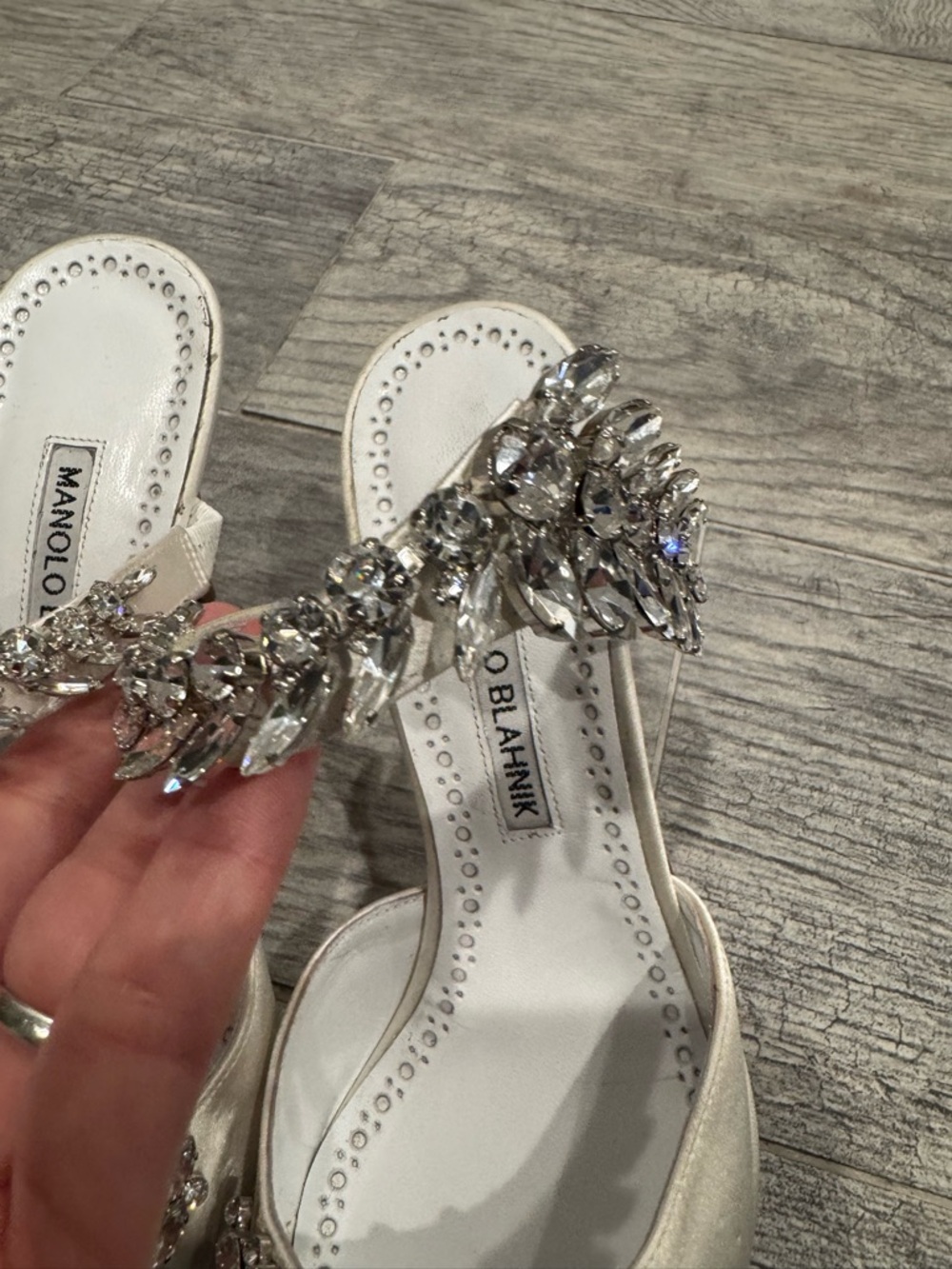 Manolo Blahnik White Lurum 90 crystal-embellished satin mules - Picture 7 of 15